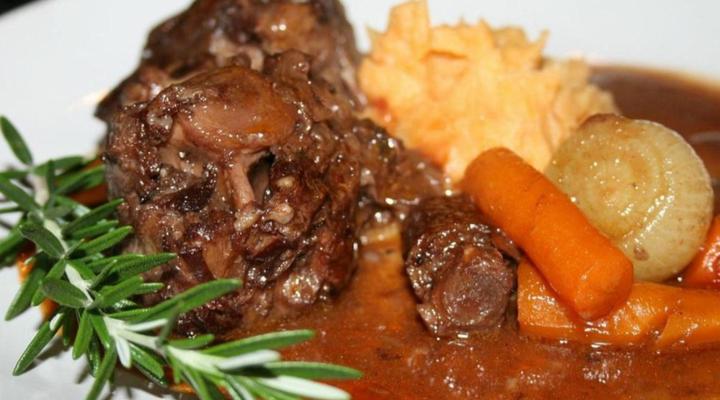 Leaves Exclusive Guest House