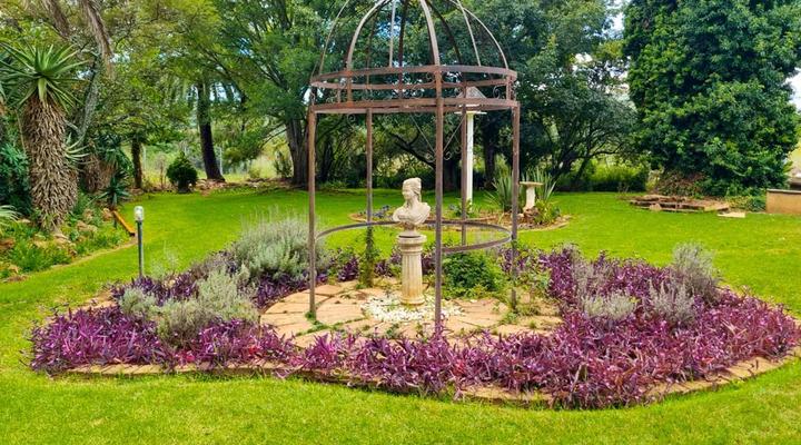 Longtom Farm Guest House