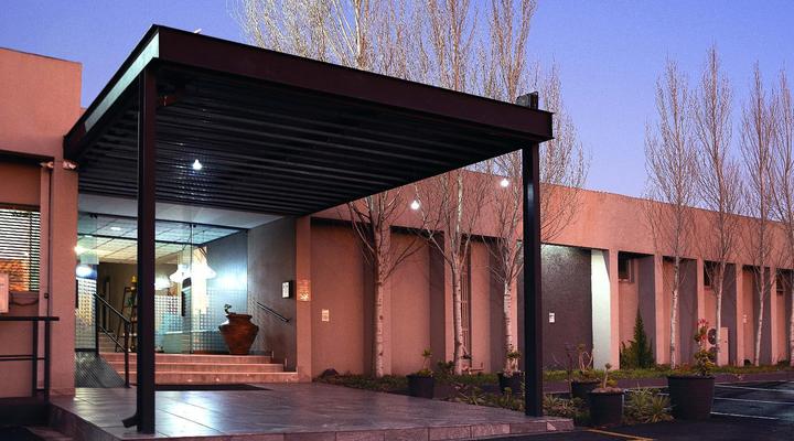 Q's Evander Hotel and Apartments