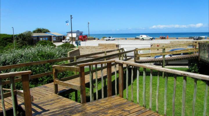 Kelly's Beachfront Apartments