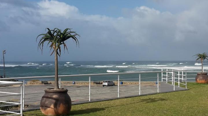 Kelly's Beachfront Apartments