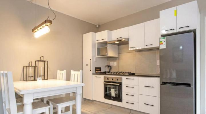 Kelly's Beachfront Apartments