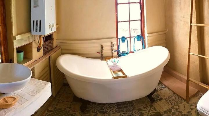 Farm Stay: Enjoy Fynbos Views & Wood Fired Hot Tub