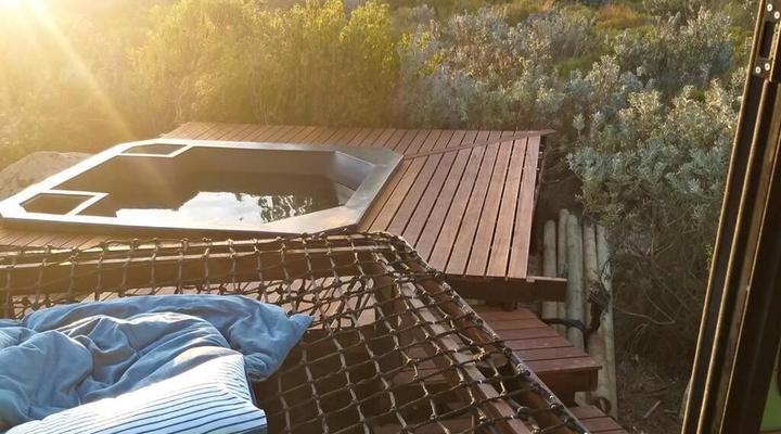 Farm Stay: Enjoy Fynbos Views & Wood Fired Hot Tub