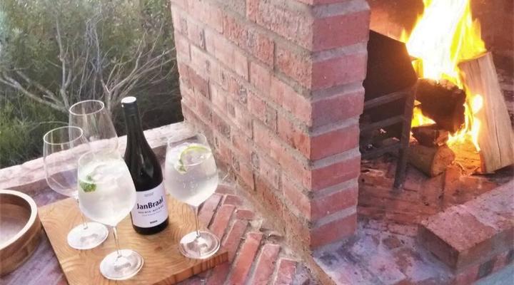 Farm Stay: Enjoy Fynbos Views & Wood Fired Hot Tub