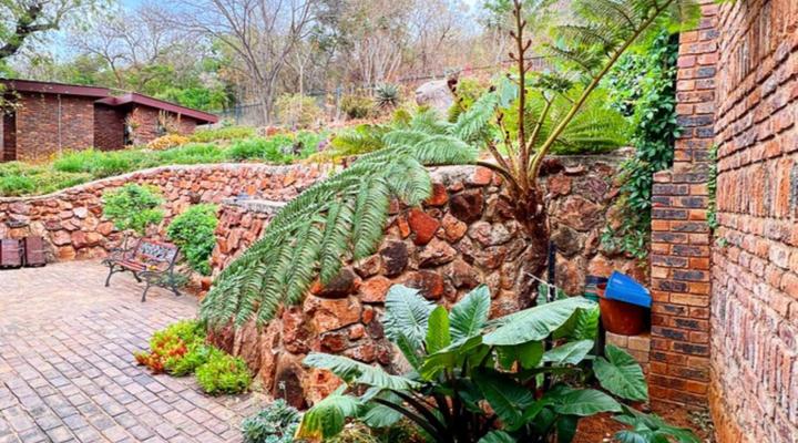 Mia Hills Guest House