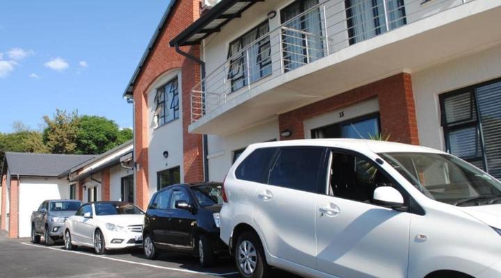 86 Edison Guest Lodge