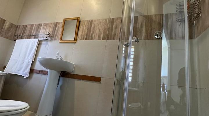 AGYES LODGE (Blue Diamond Guest House)