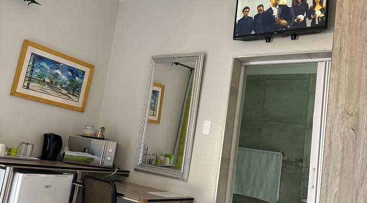 AGYES LODGE (Blue Diamond Guest House)