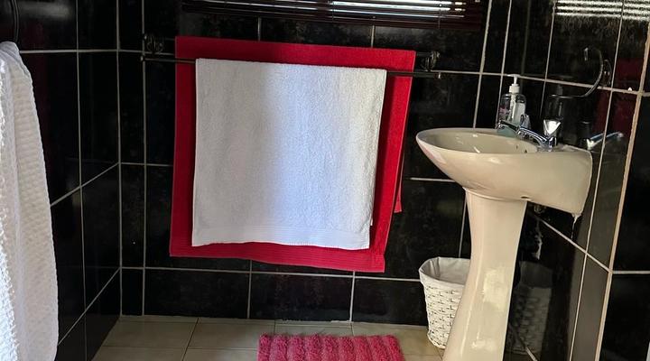 AGYES LODGE (Blue Diamond Guest House)