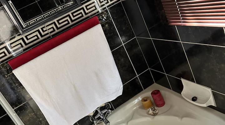 AGYES LODGE (Blue Diamond Guest House)