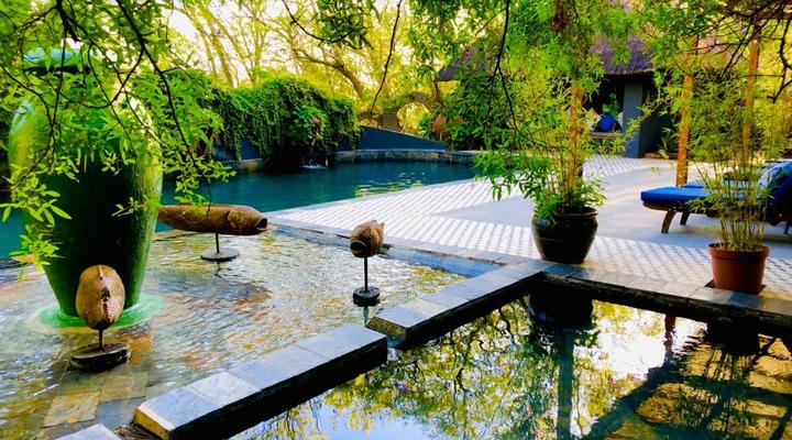 Shangri-La Country Hotel