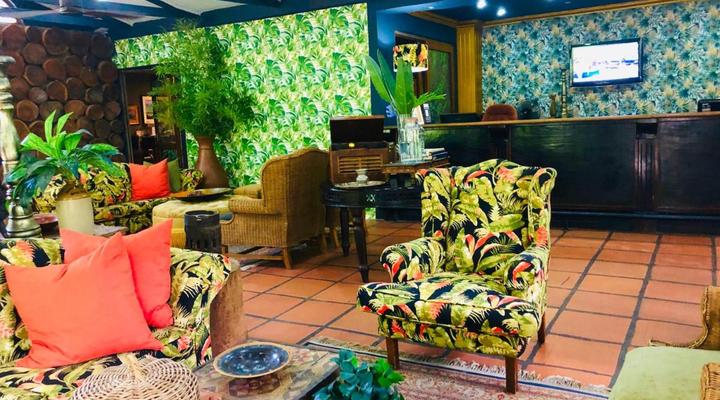 Shangri-La Country Hotel