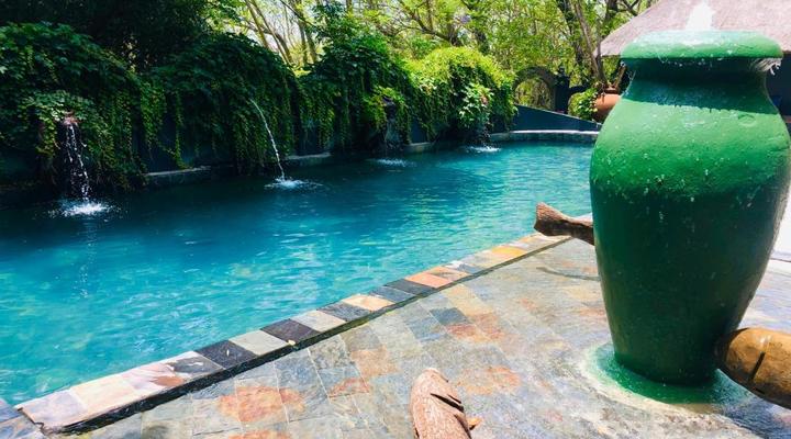 Shangri-La Country Hotel