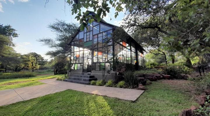 Shangri-La Country Hotel