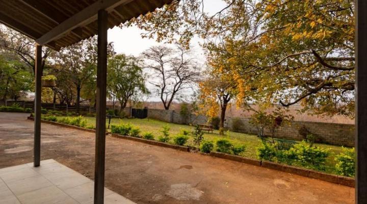 Woodroad Guest Lodge