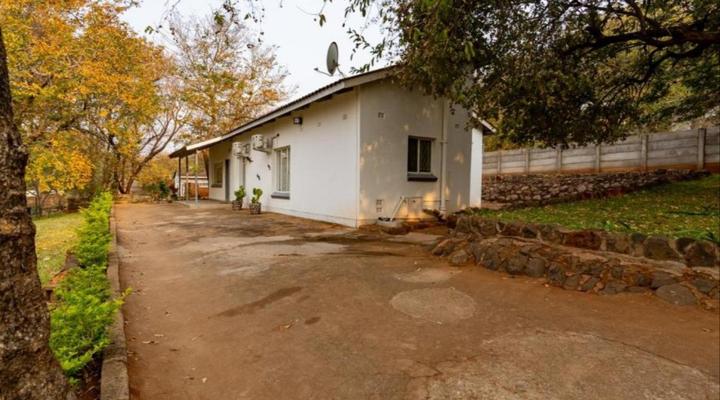 Woodroad Guest Lodge