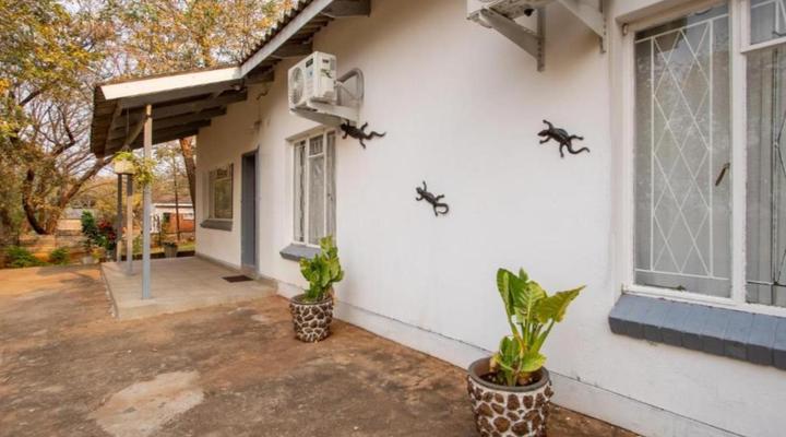 Woodroad Guest Lodge