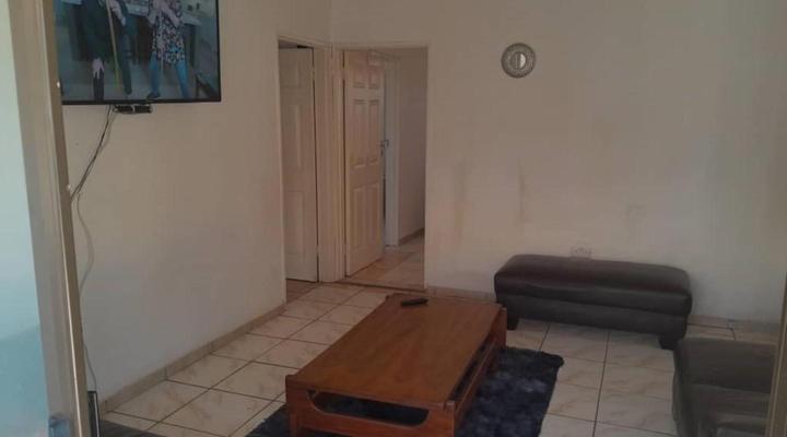 Victoria Falls Budget Holiday House