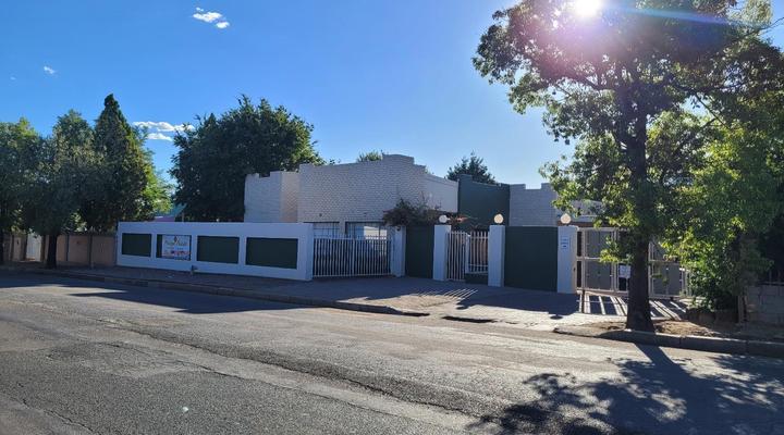 Molopo Naledi Guest Lodge