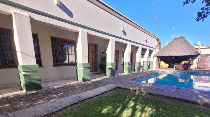 Molopo Naledi Guest Lodge