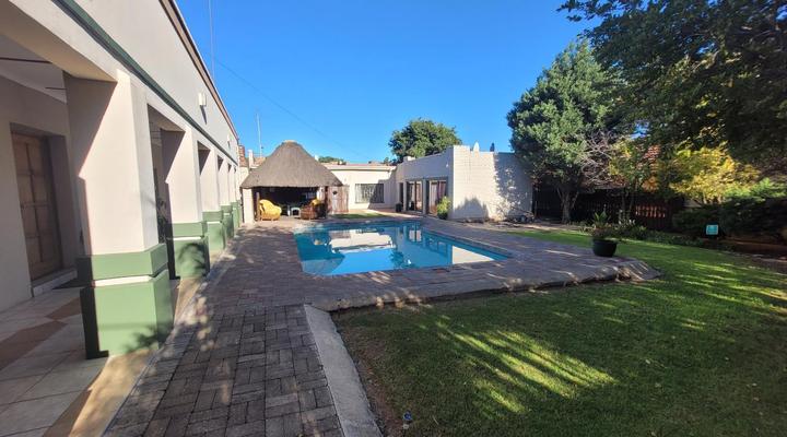 Molopo Naledi Guest Lodge