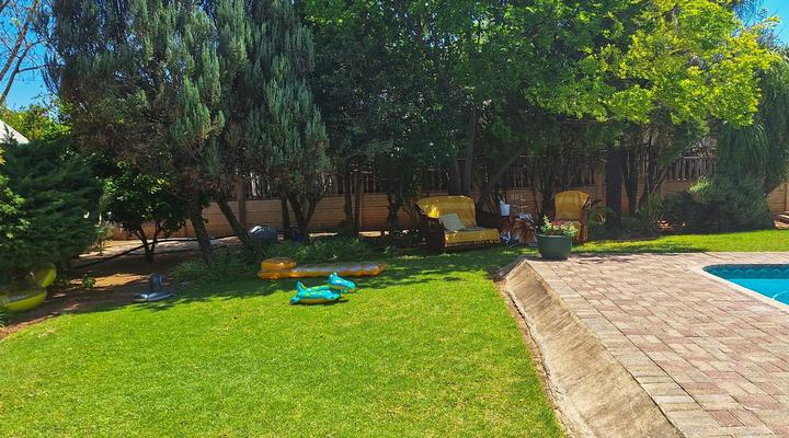 Molopo Naledi Guest Lodge