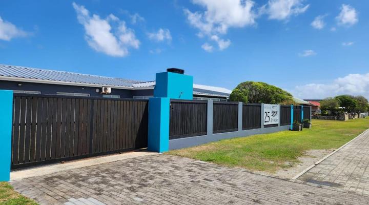25 On Main Struisbaai