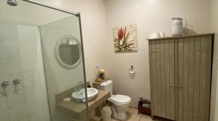 Fairview Farm House & outside Cottage