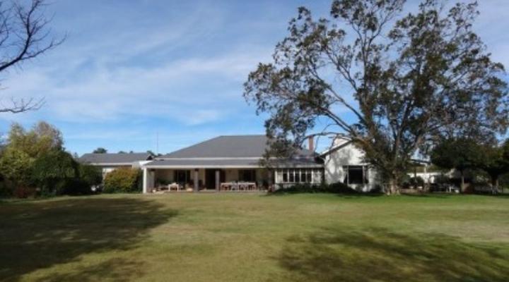 Fairview Farm House & outside Cottage