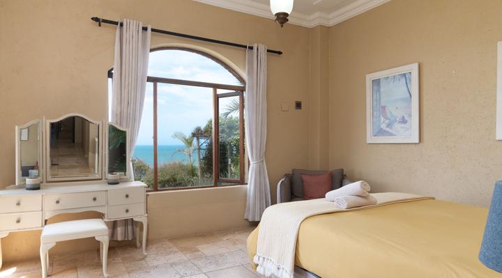 Escape to a Beach Villa in Sheffield Beach, Salt Rock