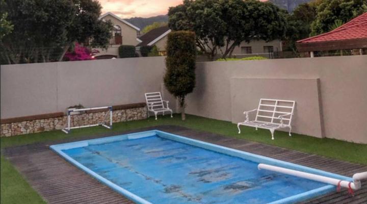 Super Spacious Studio - Loadshedding Proof