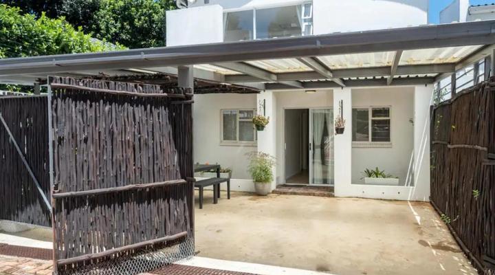 Lovely Balcony Unit Parktown North