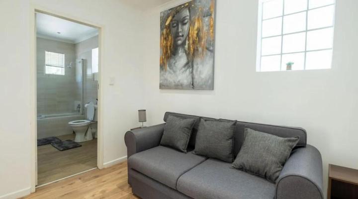 Lovely Balcony Unit Parktown North