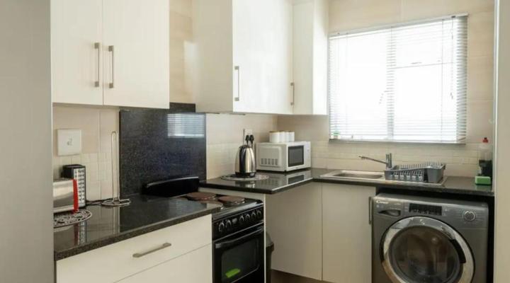 Lovely Balcony Unit Parktown North