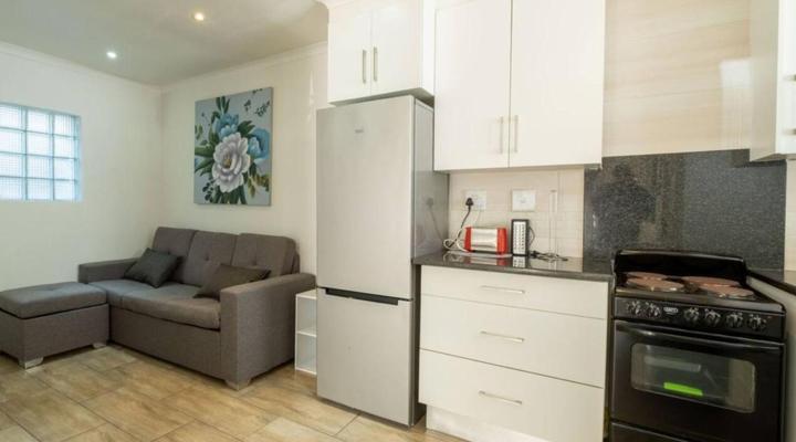 Lovely Balcony Unit Parktown North