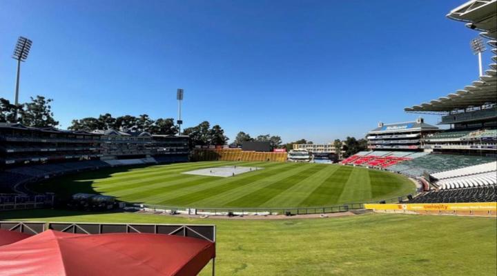 Lovely Balcony Unit Parktown North