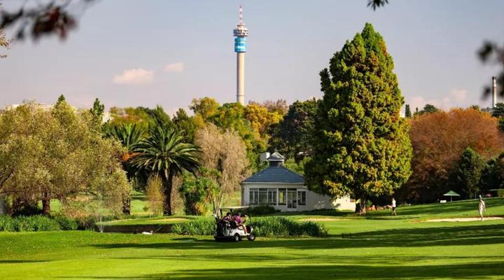 Lovely Balcony Unit Parktown North