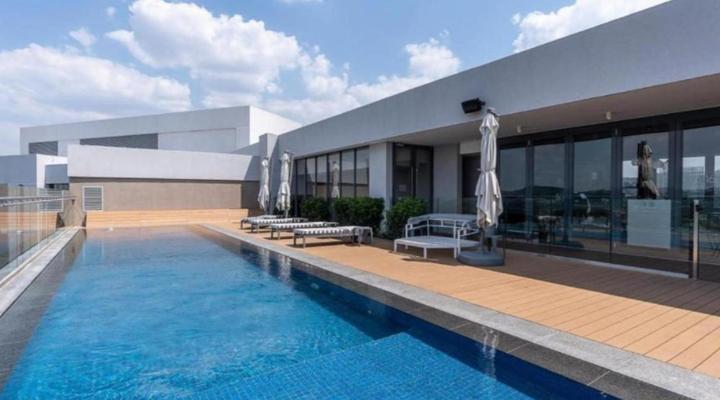 Menlyn Main Penthouse 1217