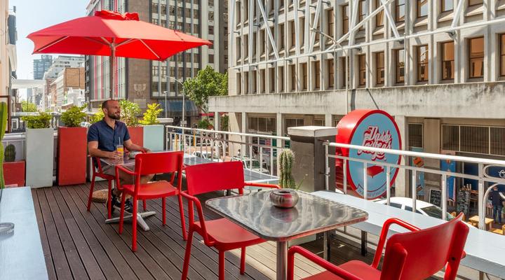 Daddy Long Legs Art Hotel