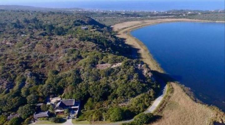 Normarie's Guesthouse Wilderness 2 Rack