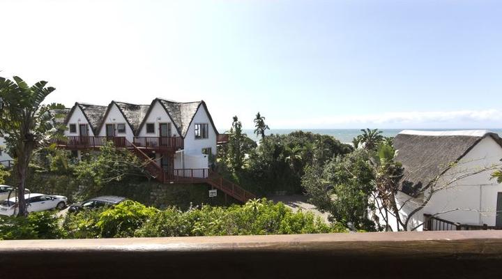 Cottage 6 inside Cintsa Chalets