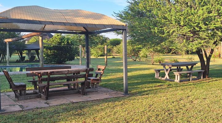 Thorn Tree Bush Camp - Tented camps and cabins