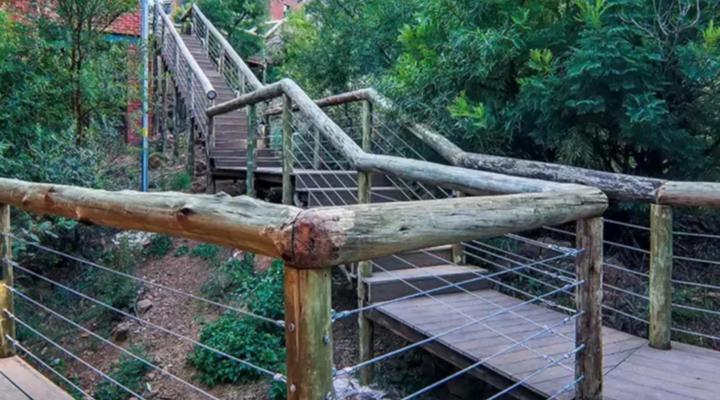 The Cliffhanger Lodge