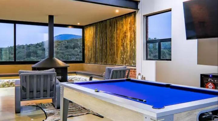 The Cliffhanger Lodge