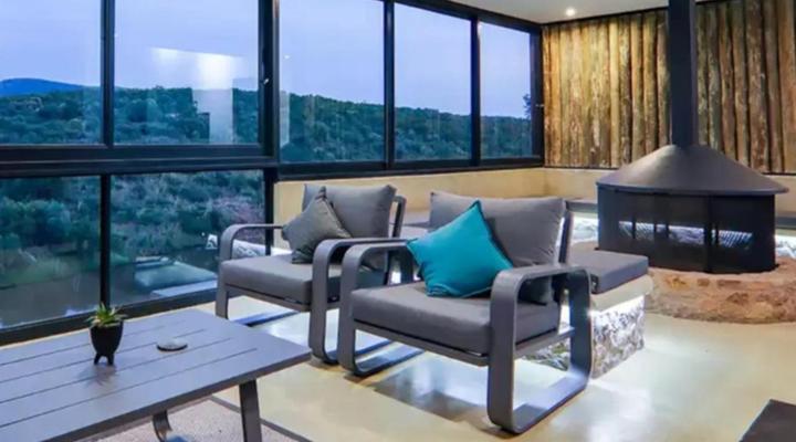 The Cliffhanger Lodge