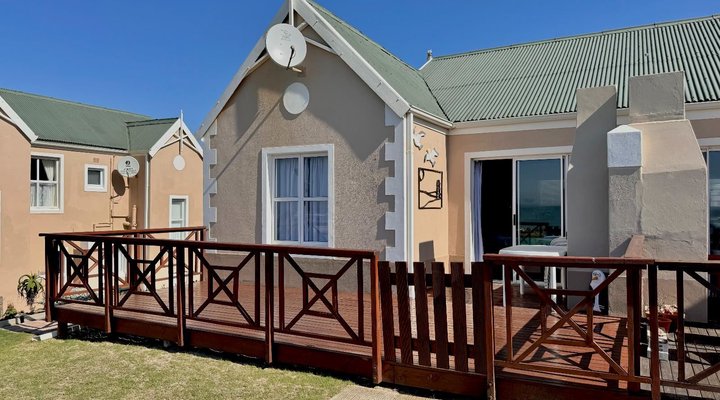 Waterside Living - Claptons Beach 33