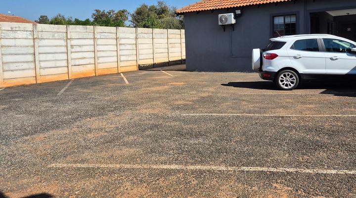 @241 Enkeldoorn Guesthouse