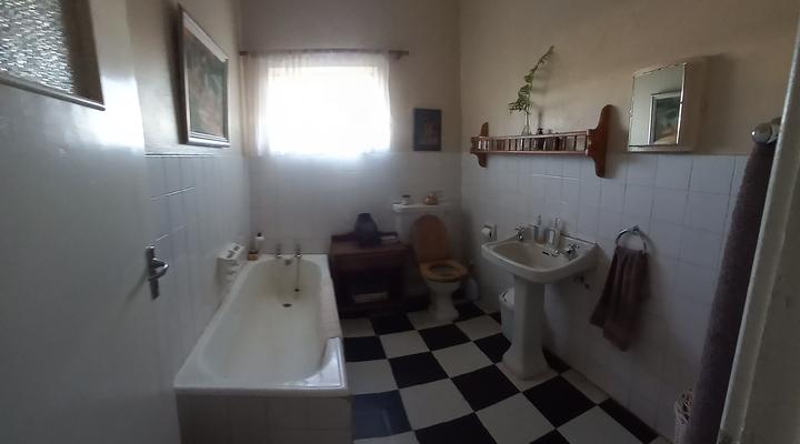 Fairview Farm House & outside Cottage