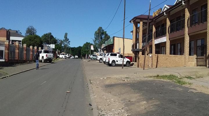 Meet Mekaar Resorts - Nquthu Hotel